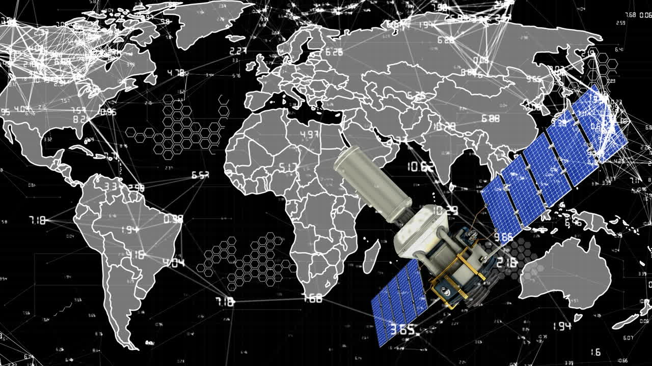 Animation af satellit over verdenskort og tal, der behandles på sort baggrund