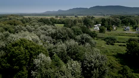 Aerial-dolly-tilt-up-establishes-Mount-Holyoke-mountain-range,-view-from-Northampton-Massachusetts