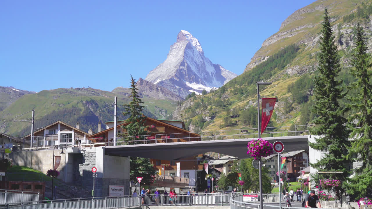 마테호른을 배경으로 한 체르마트 마을