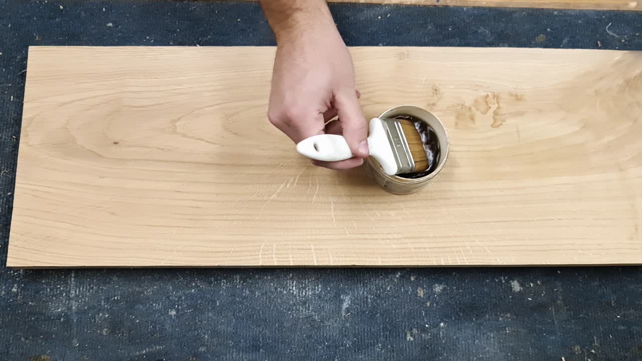 preparar madera dura para trabajar.