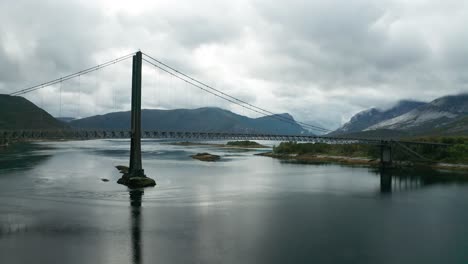 kjerringstraumen suspension bridge spans above the efjord