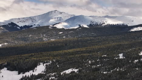 Vail-Pass,-Colorado,-Rocky-Mountain,-Hinterland,-Höhenski,-Snowboard,-Hinterland,-Lawinengelände,-Gipfel,-Sonnenlicht-Auf-Wald,-Winter,-Frühling,-Schneebedeckte-Gipfel,-Abend,-Wolken,-Sonnenuntergang,-Aufwärtsbewegung