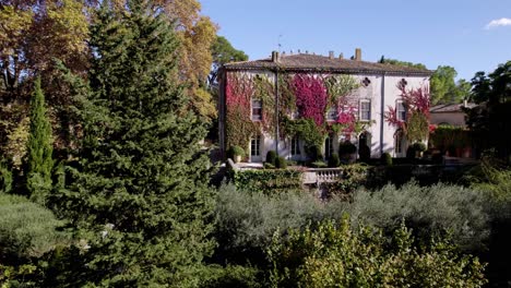 traveling of a castle filled with autumnal climbing plants of all colors