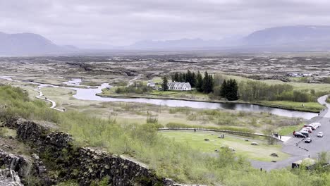 Island-–-Tauchen-Sie-Ein-In-Die-Lebendige-Geschichte-Islands-Im-Thingvellir-Nationalpark,-Wo-Die-Tektonischen-Platten-Aufeinandertreffen-Und-Die-Natur-Ihre-Geschichte-Erzählt