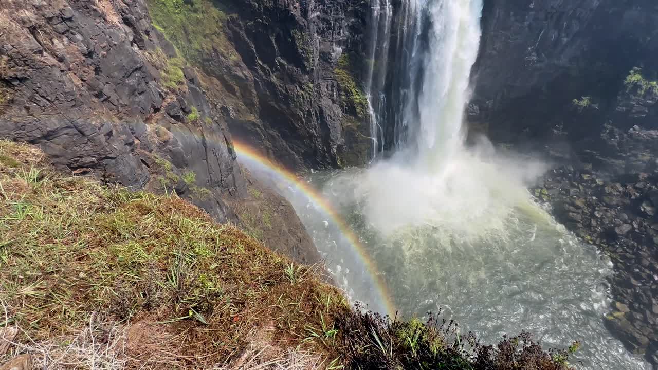 Cascata Vittoria con arcobaleno tra Zimbabwe e Zambia, Africa.