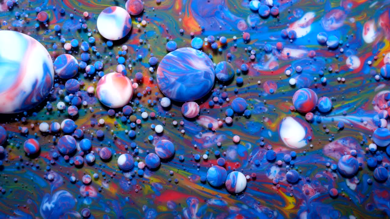 movimiento lento colores brillantes burbujas de aceite hermosa pintura color del universo moviéndose multicolor de cerca. pintura acrílica. fantástica superficie hipnótica. abstracto pintura de colores burbujas estructura de metamorfosis