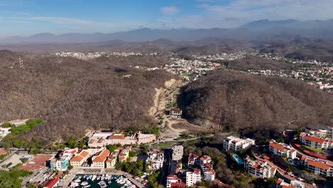 Santa-Cruz-Bay-in-Huatulco,-Oaxaca,-a-vacation-resort-on-the-Mexican-Pacific-coast