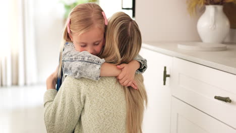 madre e hijo con amor abrazo