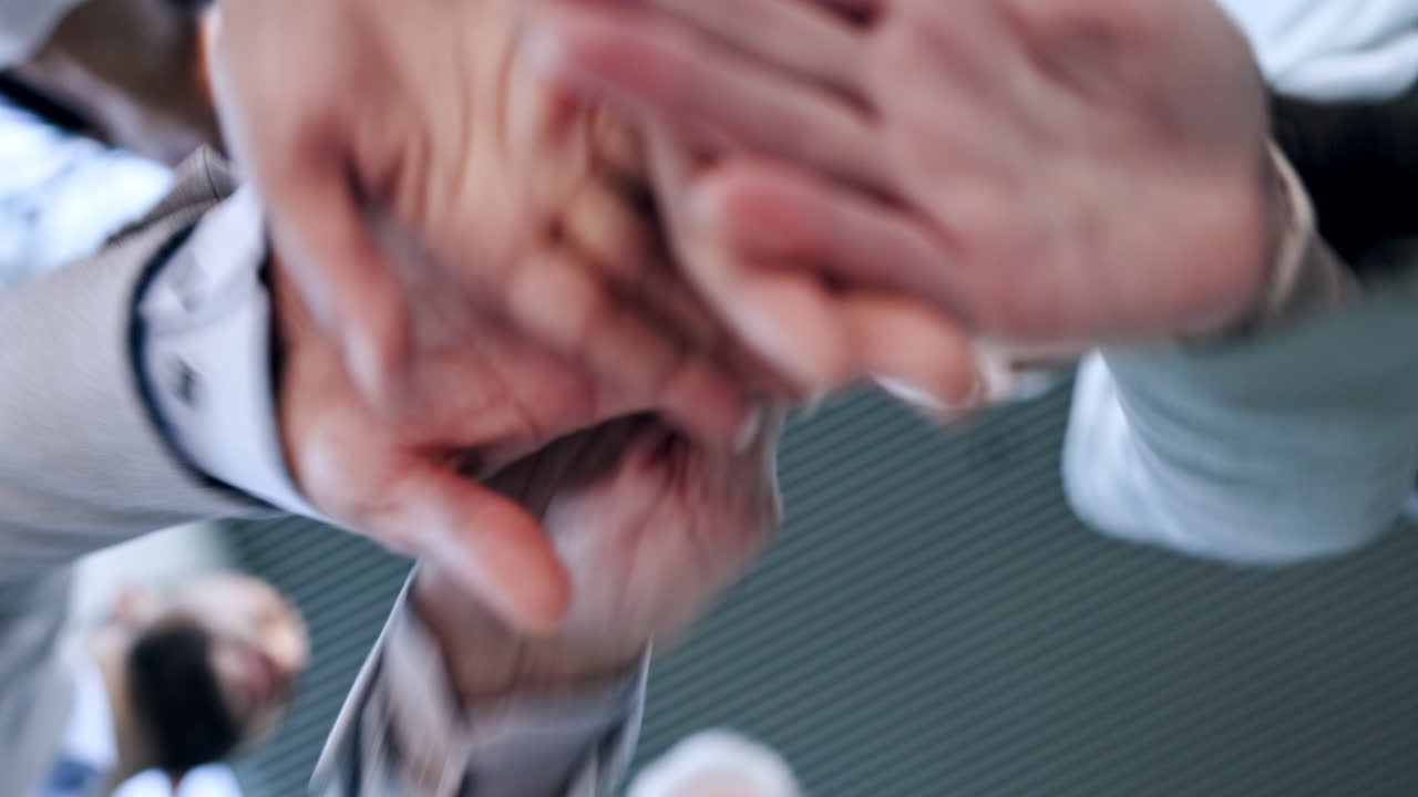 스택, 팀워크 또는 사업가들의 손