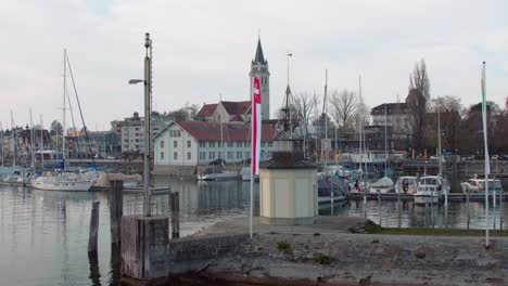 Entrada-En-Un-Puerto-En-Suiza