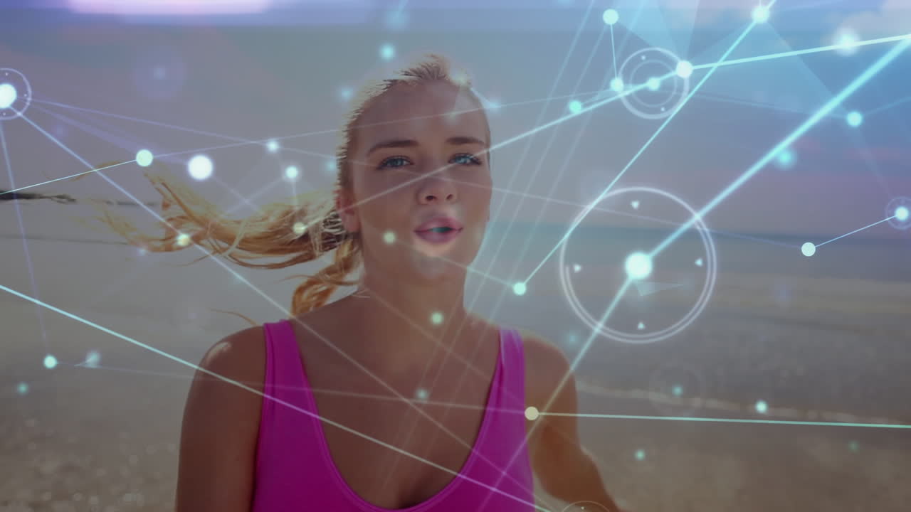анимация сети соединений над белой женщиной, бегущей по пляжу