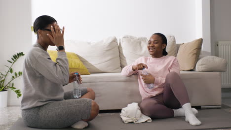 Women-talking-after-doing-sports