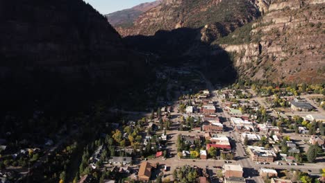 Ouray,-Colorado-USA,-Drone-Shot-of-Valley-Town-on-Sunny-Autumn-Day