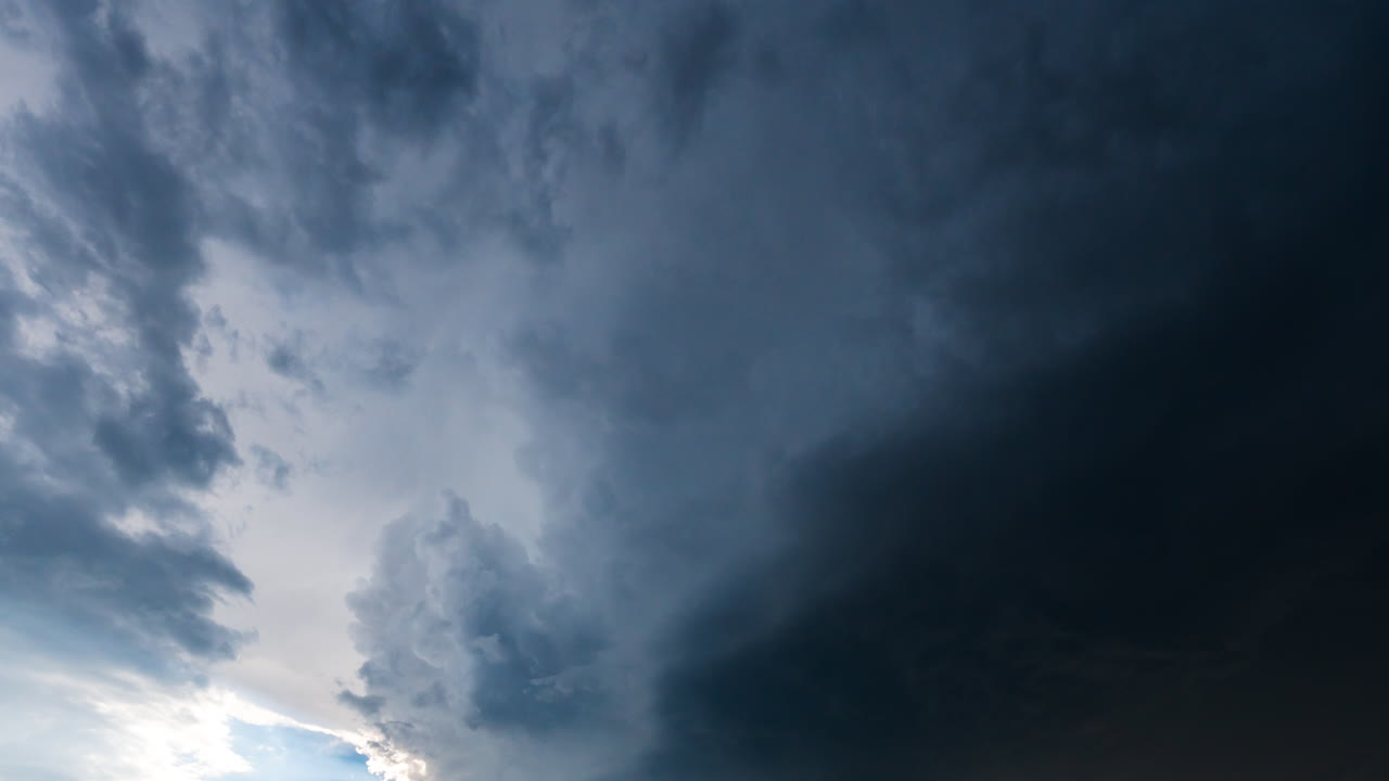 Powerful 4K Timelapse of Dark Clouds Forming in the Sky