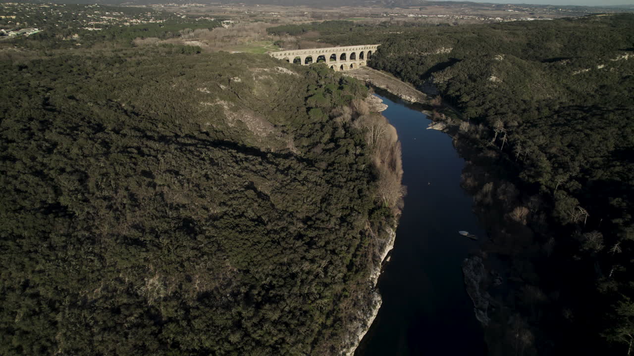 Ponte romano sullo sfondo, Pont du Gard, vicino a Nimes, Sud della Francia