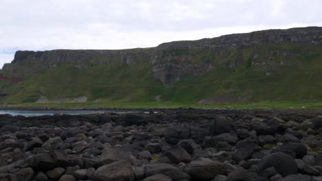 tiempo turbio en giants causeway basalt irlanda del norte