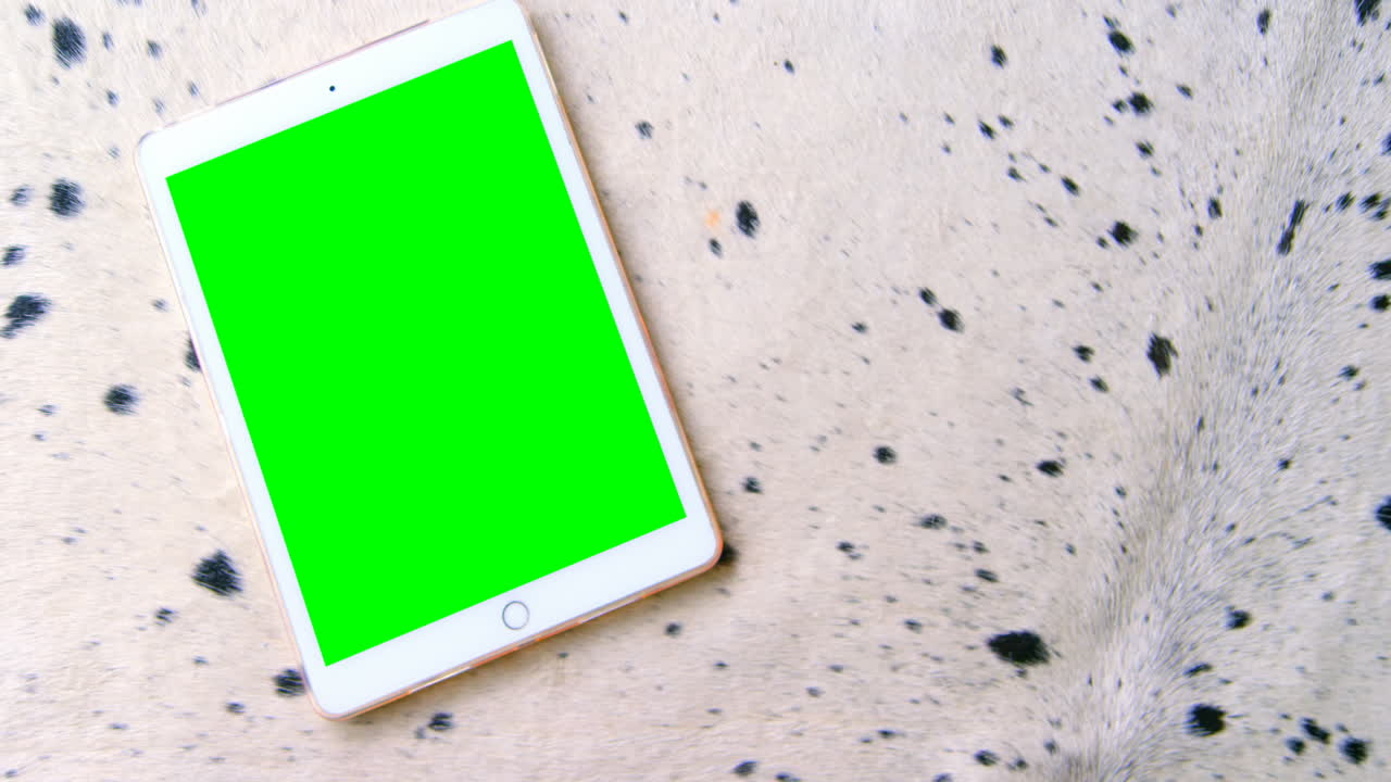 primer plano de una tableta digital en la mesa en casa 4k