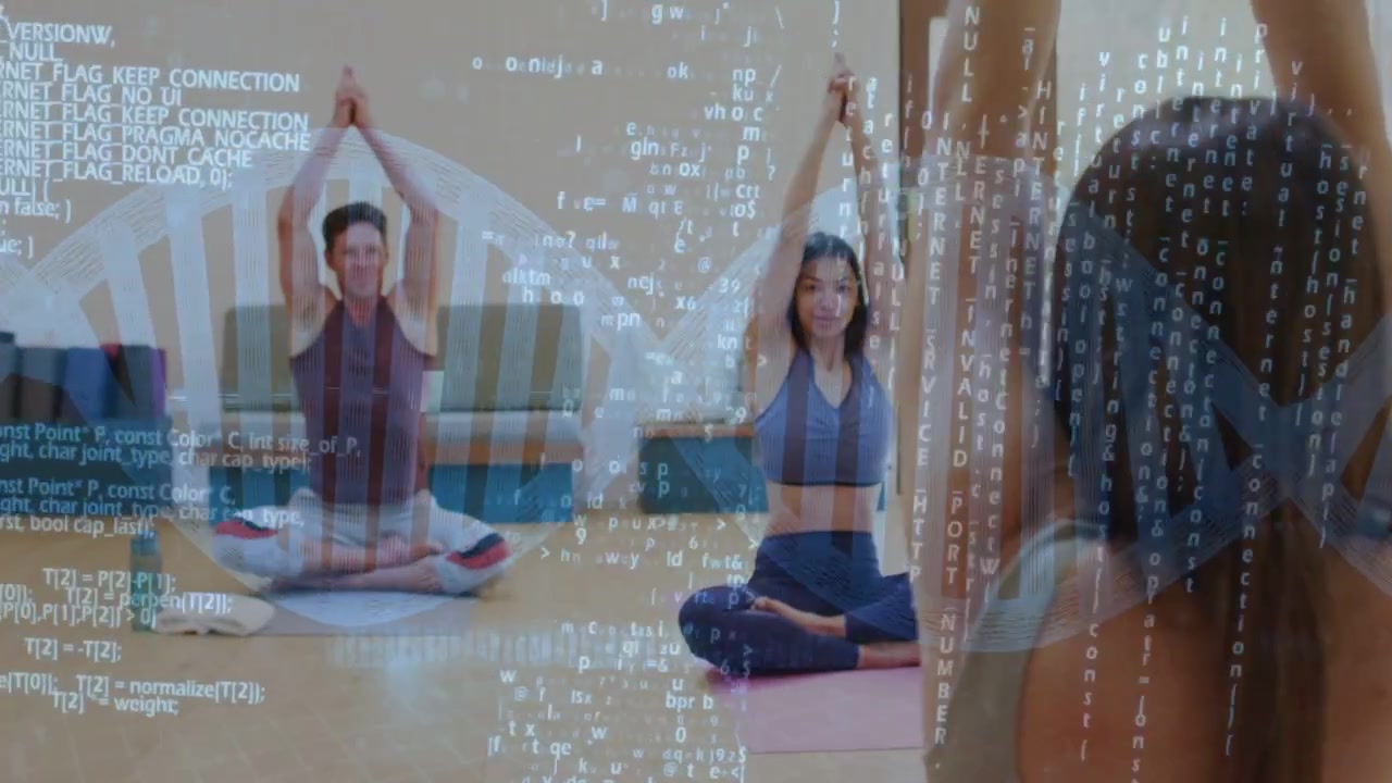 Professor de yoga orientando alunos, levantando os braços nos tapetes para alinhamento, enquanto uma sobreposição de código se superpõe.