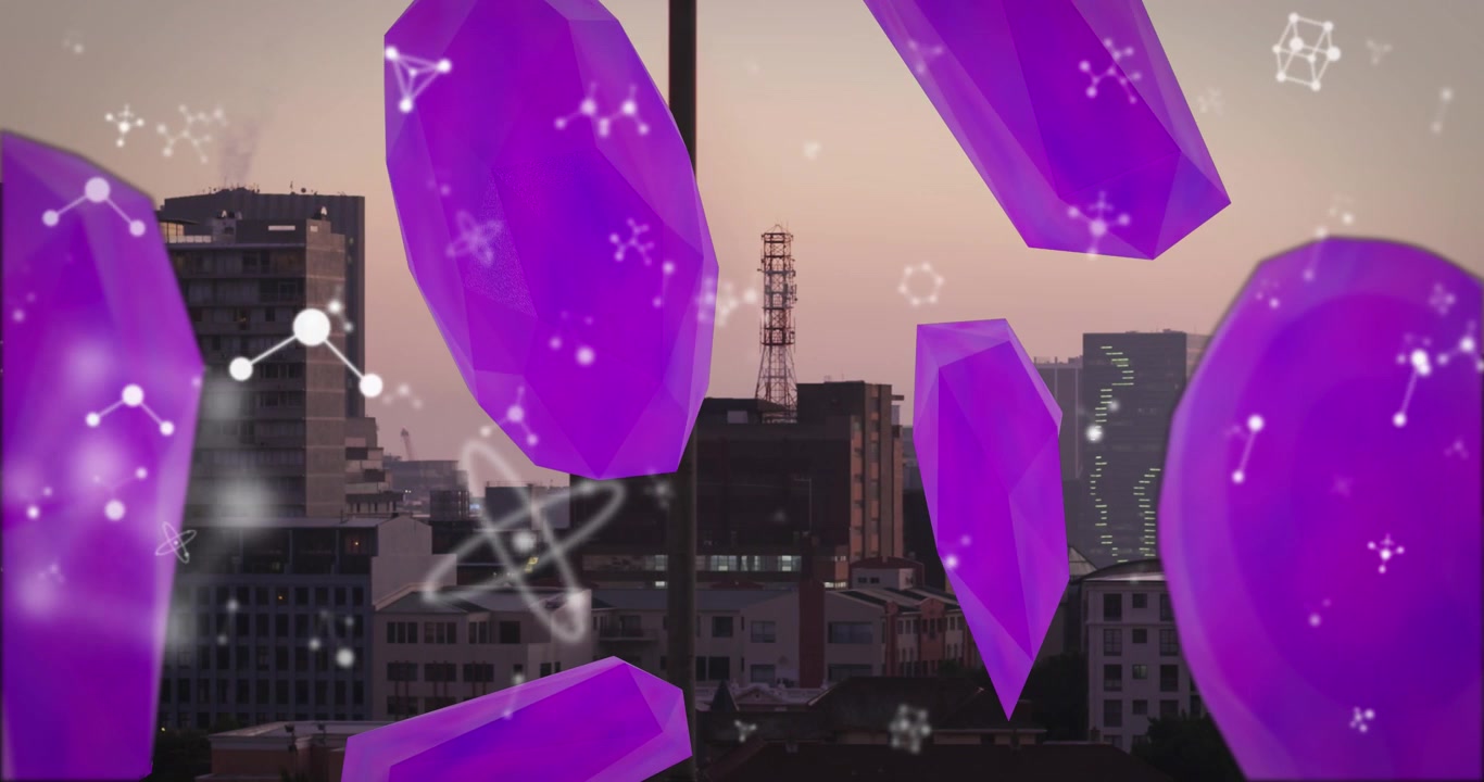 Cristais Geométricos Roxos Flutuantes Sobre o Horizonte da Cidade ao Pôr do Sol