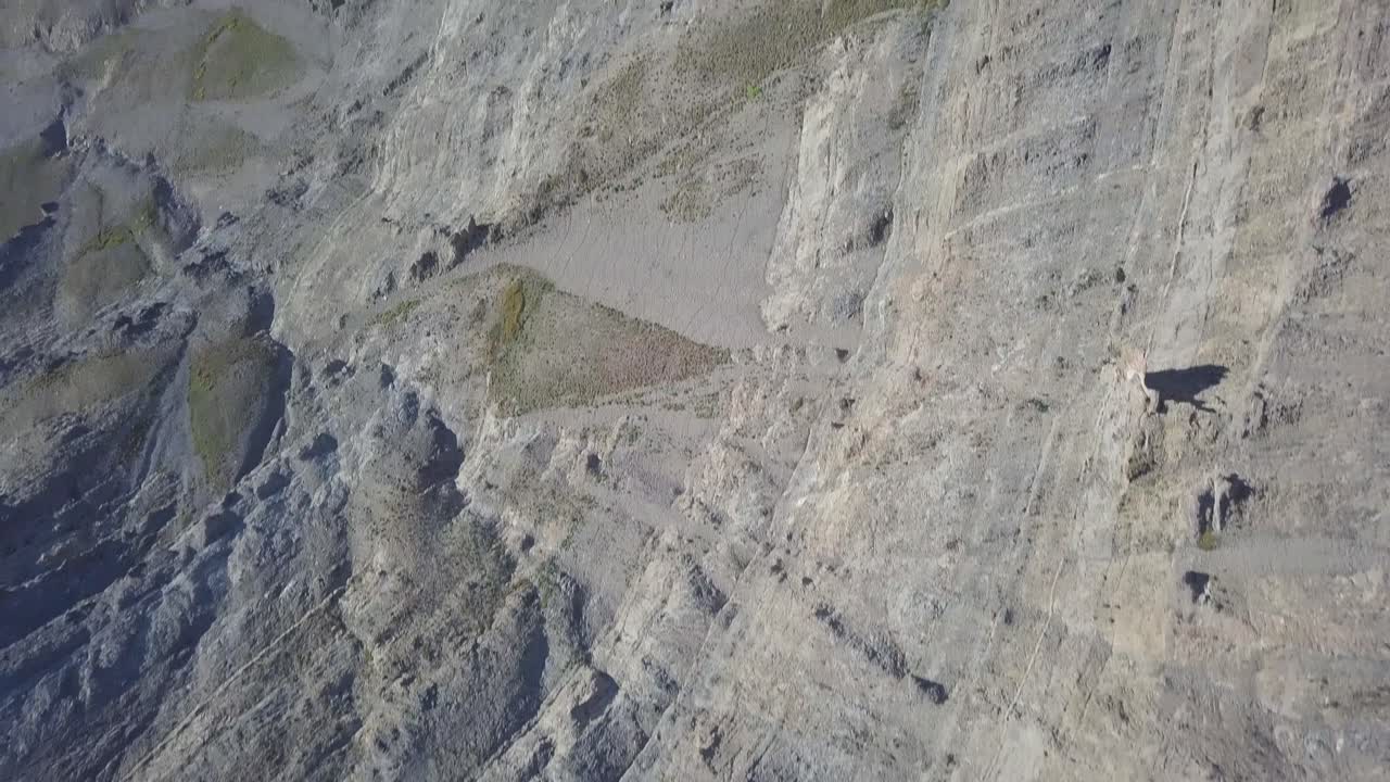 bella textura de mt nebo salt lake city utah - inclinación aérea del carro