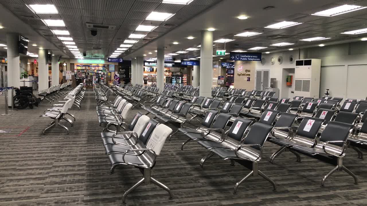 distancia social en el aeropuerto, aeropuerto vacío