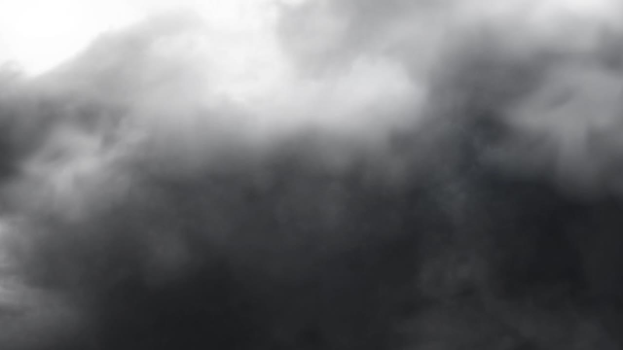 회색 구름에 번개와 함께 천둥 폭풍