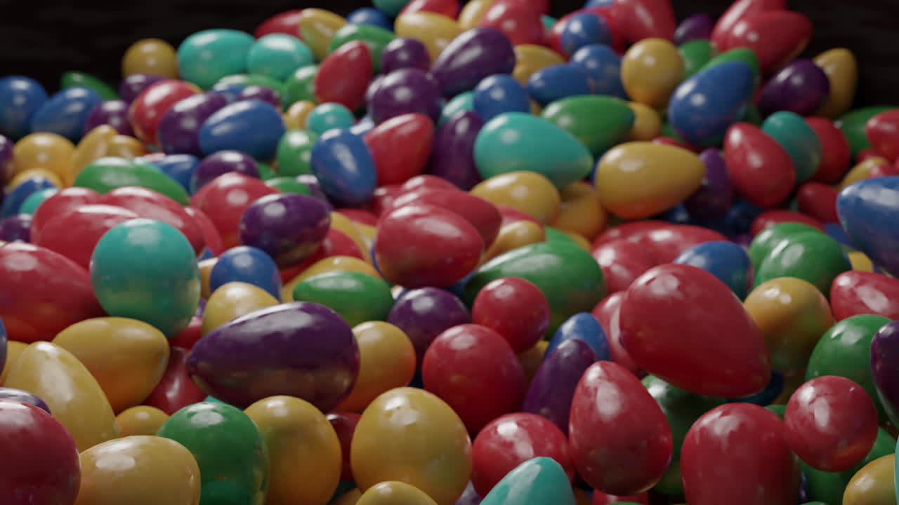 una pila de huevos de colores