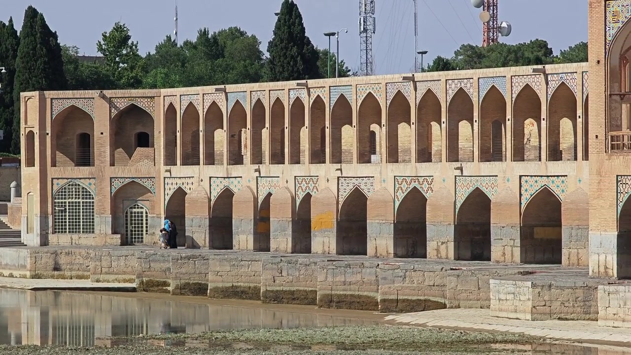 İran, İsfahan'daki Khaju Köprüsü