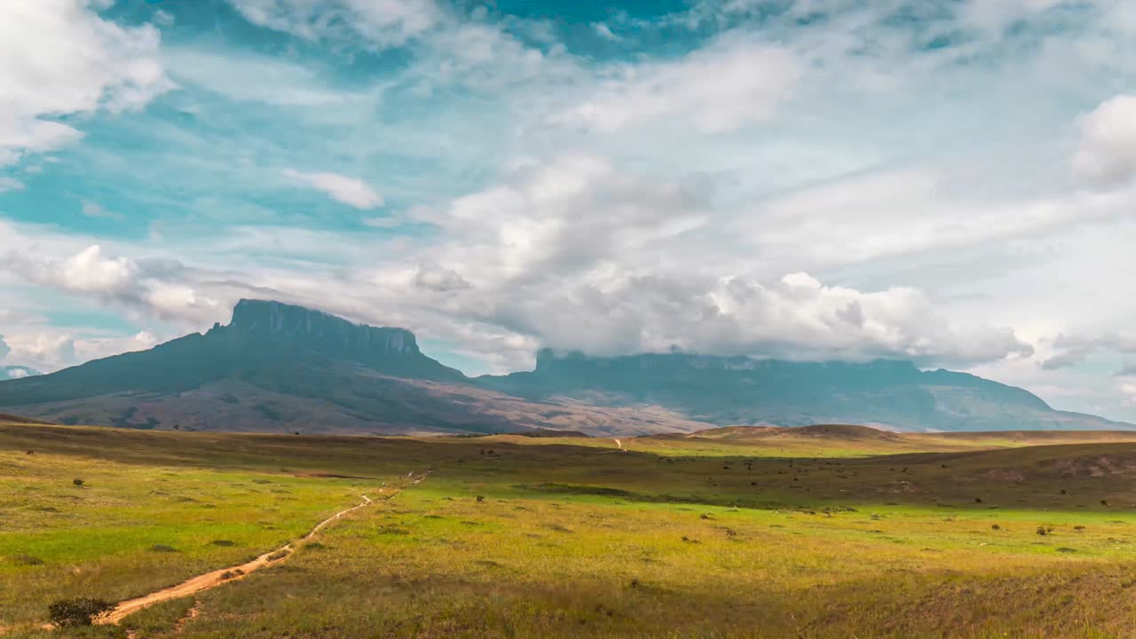 Daytime, establishing shot of Kukenán and Roraima tepuys. Mountain range in Venezuela, South America.