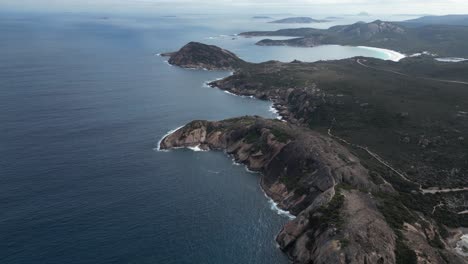 Alta-Vista-Aérea-Panorámica-De-La-Costa-Rocosa-De-La-Zona-De-Cape-Le-Grand