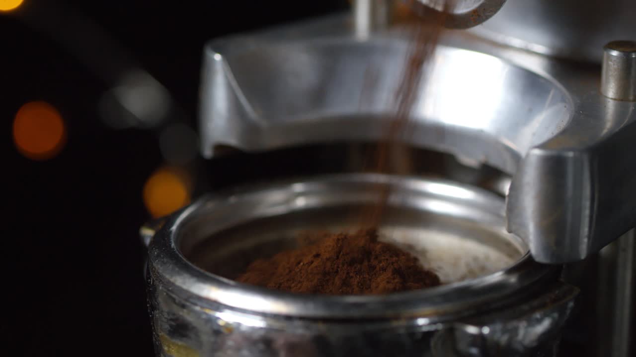 cinematógrafo de granos de café molidos