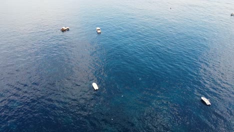 White-boat-movement-on-the-water-top-view