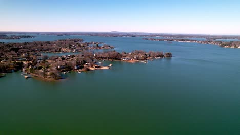 lake-norman-nc,-north-carolina-aerial-push-in