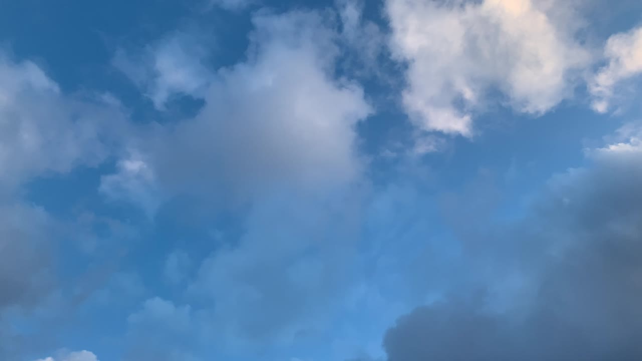 기분 나쁜 하늘 구름