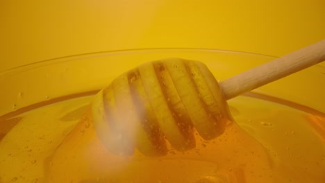 honey pouring into a bowl