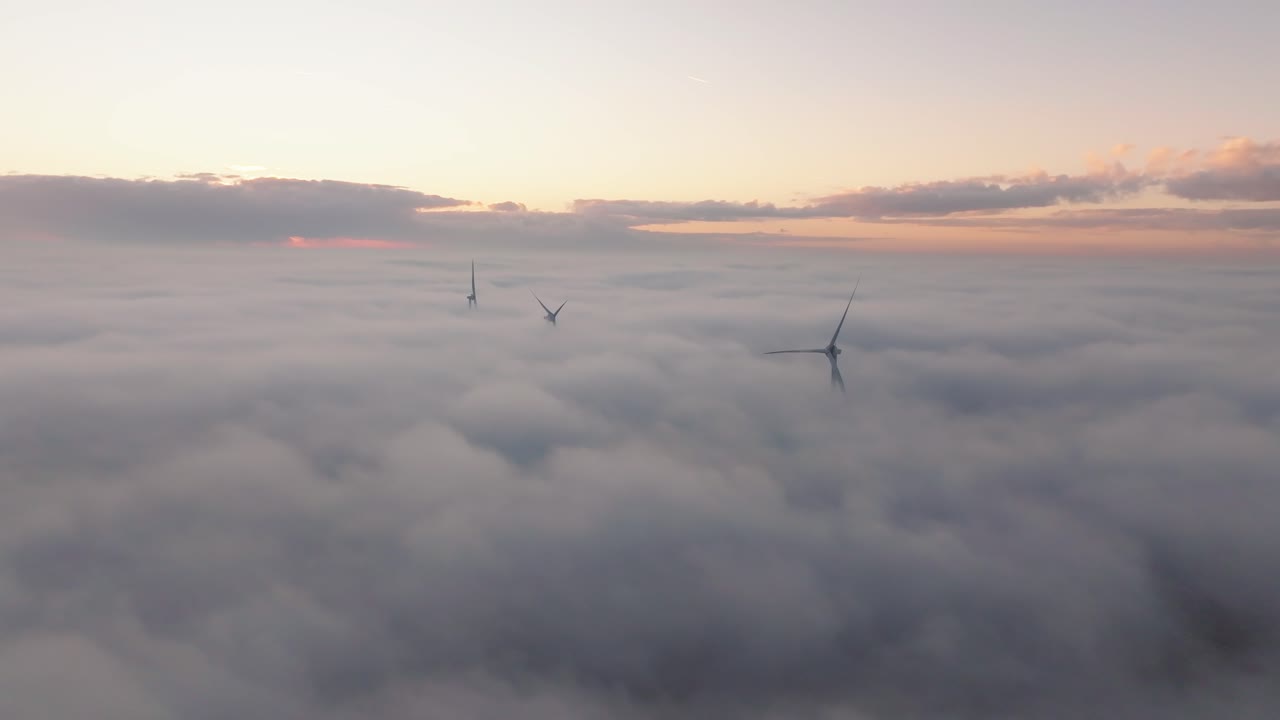 Turbine in foggy cloudy conditions