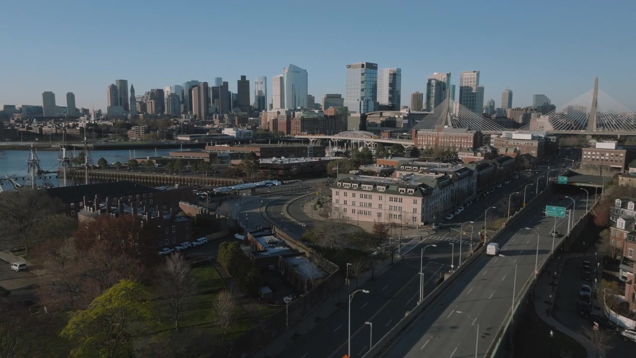 Vista aerea di Boston all'alba. Ripresa a Charlestown in una mattina di primavera
