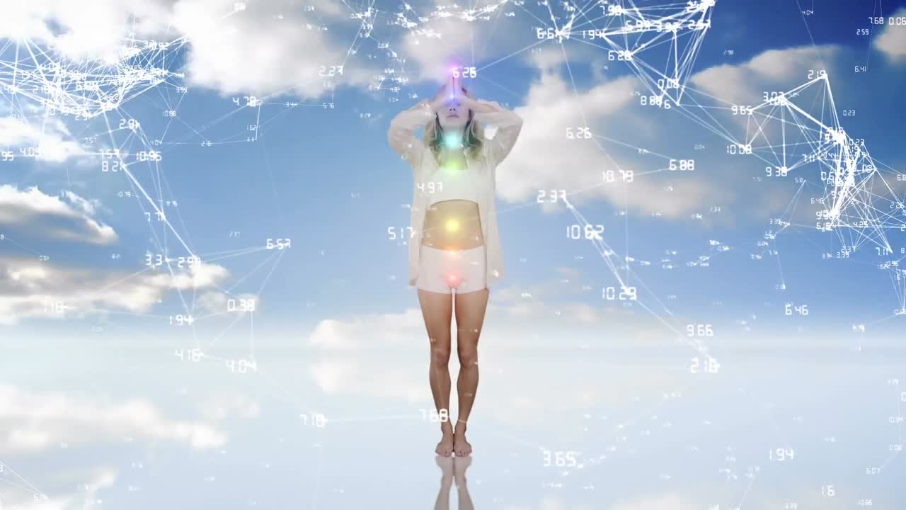 mujer meditando en el cielo