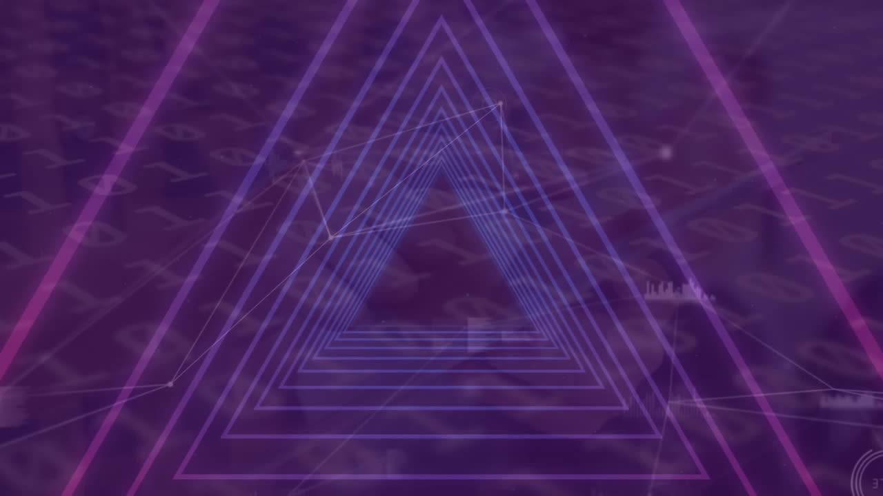 animación de triángulos púrpuras, codificación binaria y procesamiento de datos