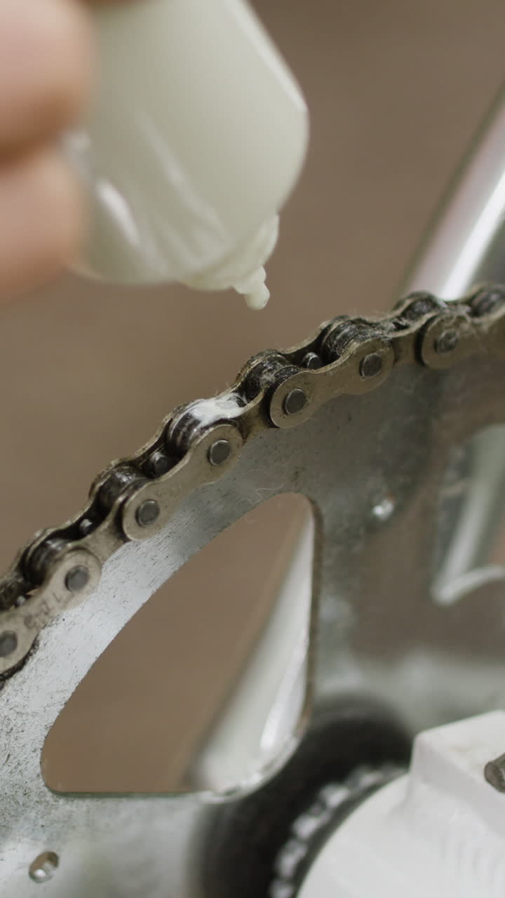 Lubricating a bicycle chain
