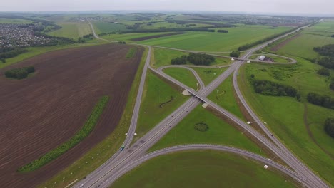 vista aérea del cruce de la autopista.