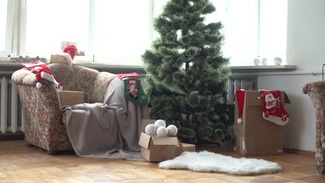 Hermoso-Fondo-Navideño.-árbol-De-Navidad-Y-Calcetines-Navideños.-Preparación-Navideña