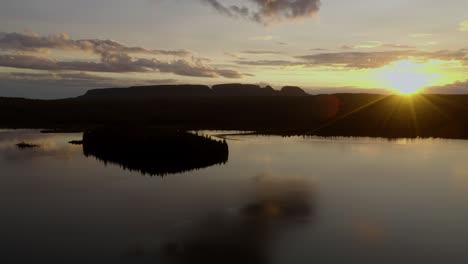 Aerial-shot-above-Sleeping-Giant-Provincial-Park-in-Northern-Ontario