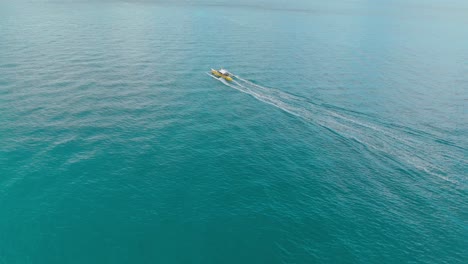 imágenes de drones de un barco de bombeo en surigao del norte, filipinas