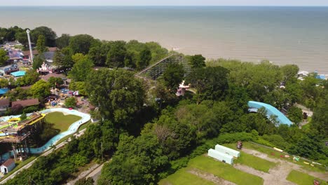 Drone-shot-of-Waldameer-in-Erie,-Pennsylvania