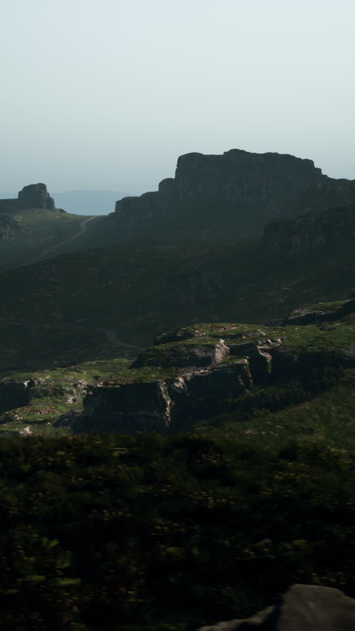 Paesaggio sereno di montagna