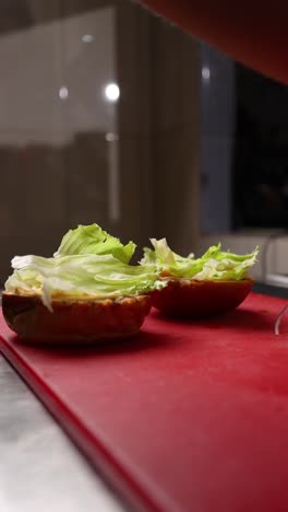 haciendo una hamburguesa