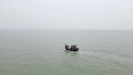 Kleines-Fischerboot-Am-Indischen-Ozean-In-Der-Nähe-Der-Küste-Bangladeschs