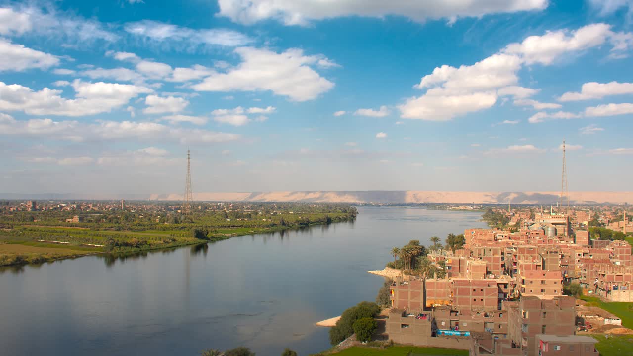 nubes sobre el río nilo egipto