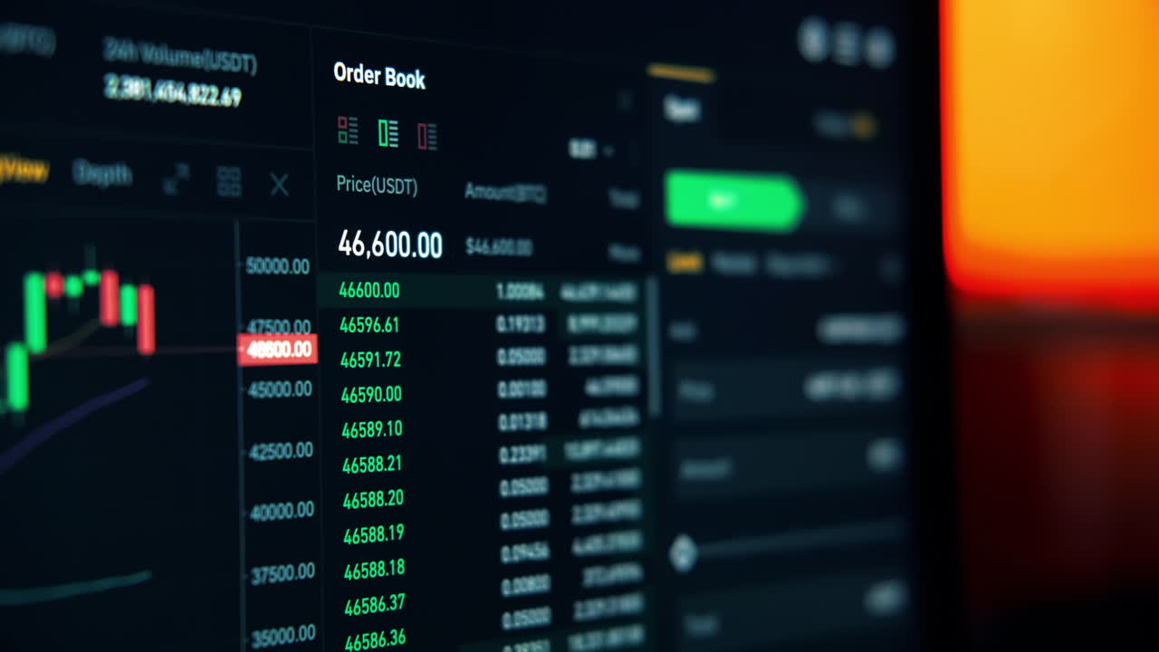 Nærbilde av en skjerm med arkivbilder på. Full Bitcoin-info, priser, grafer, historikk, dynamisk endring